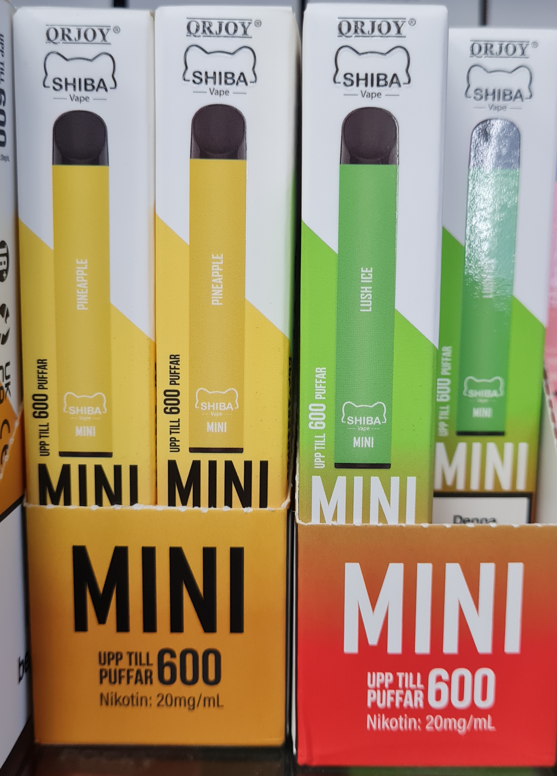 QROY Shiba vape Mini upp till 600 puffar med smaker av pineapple och lush ice