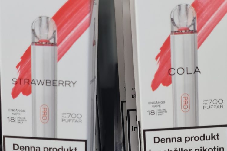 IZY vape med smaker av strawberry och cola